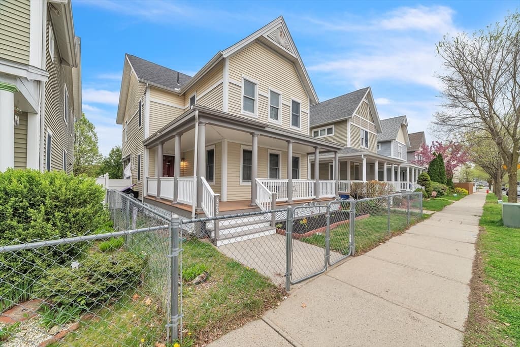 322 Elm St