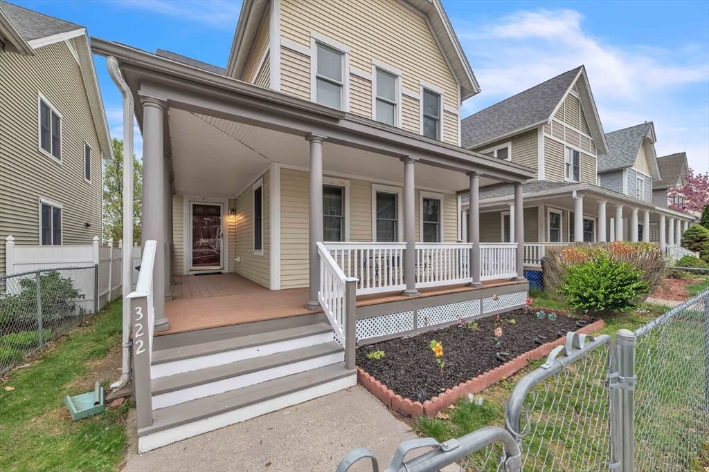 322 Elm St photo 4