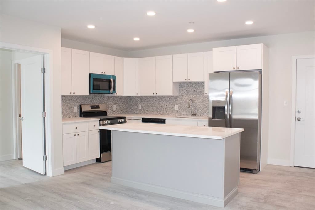652 Merrimack Street #000 photo 5