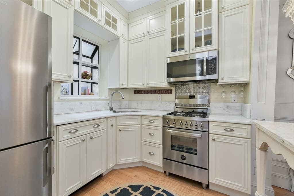 35 Queensberry St #1 photo 2