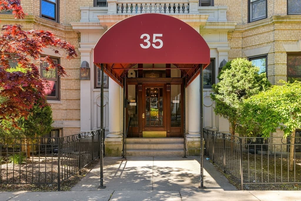 35 Queensberry St #1