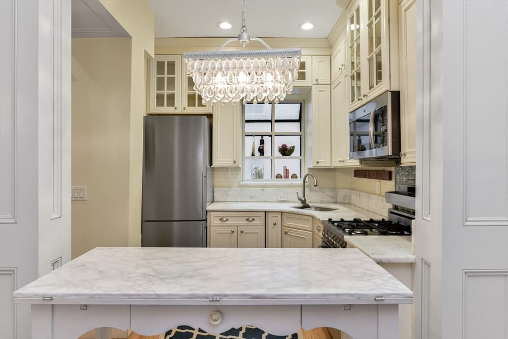 35 Queensberry St #1 photo 4