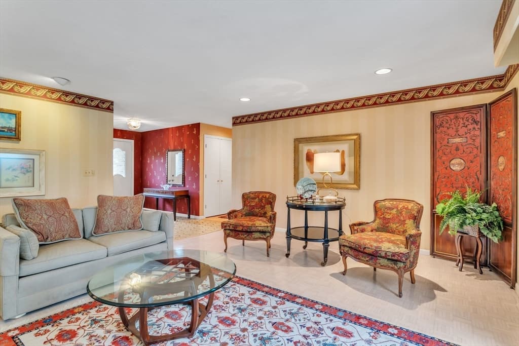 233 Ardsley Road photo 2