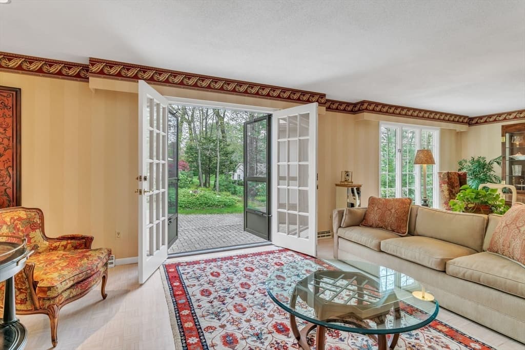 233 Ardsley Road photo 3