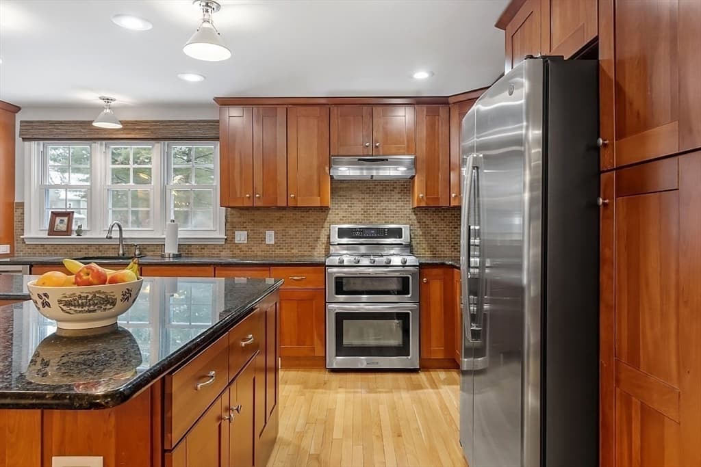 69 Gifford Lane photo 3
