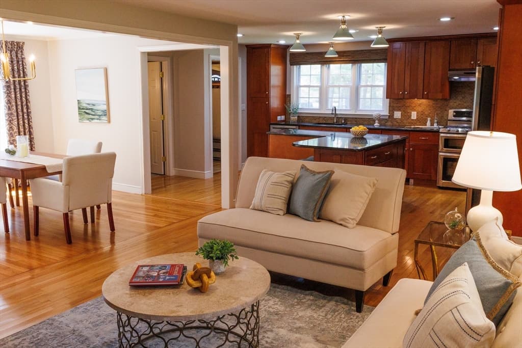 69 Gifford Lane photo 4