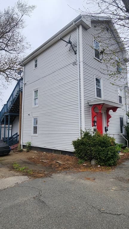 54 Portland St photo 2