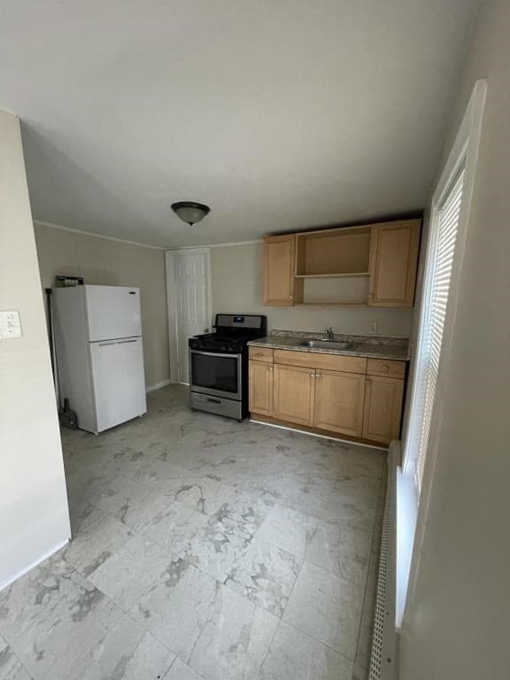 54 Portland St photo 3