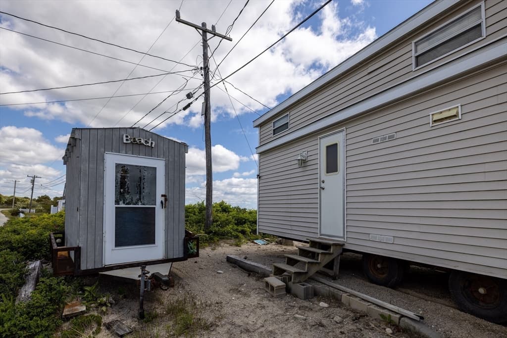 238 East Beach Rd photo 2