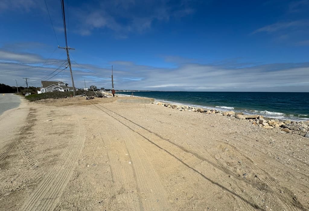 242 East Beach Rd photo 4