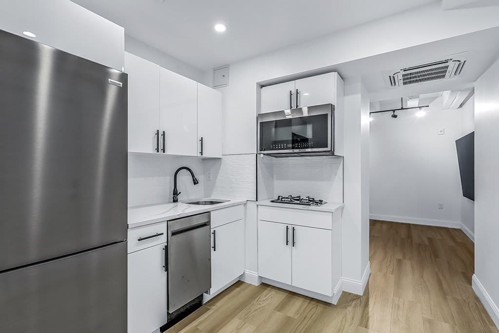 67 Broad St #202 photo 3