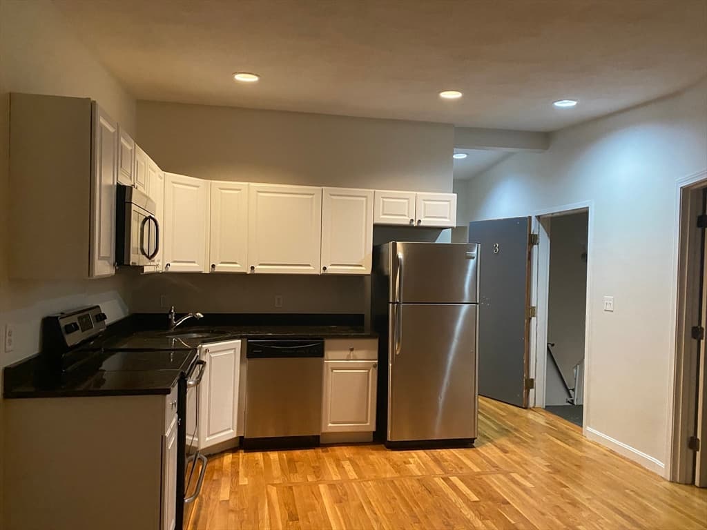 204 H St #3 photo 2