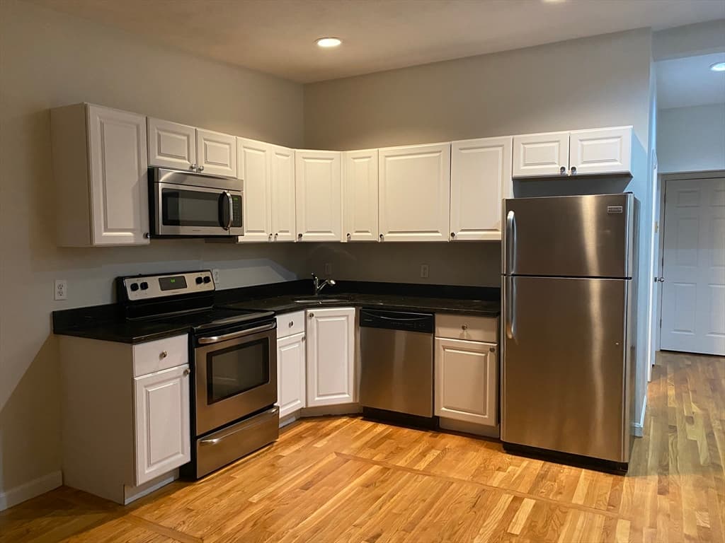204 H St #3