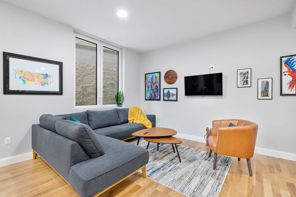 10 Taber Street #209