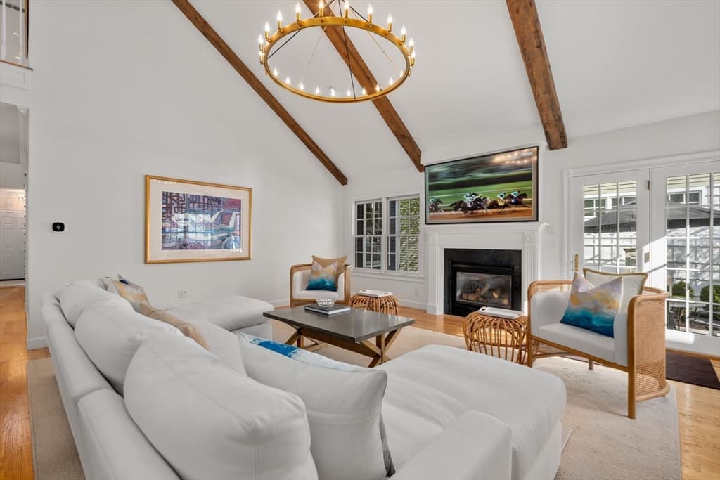 208 Marina Dr photo 2