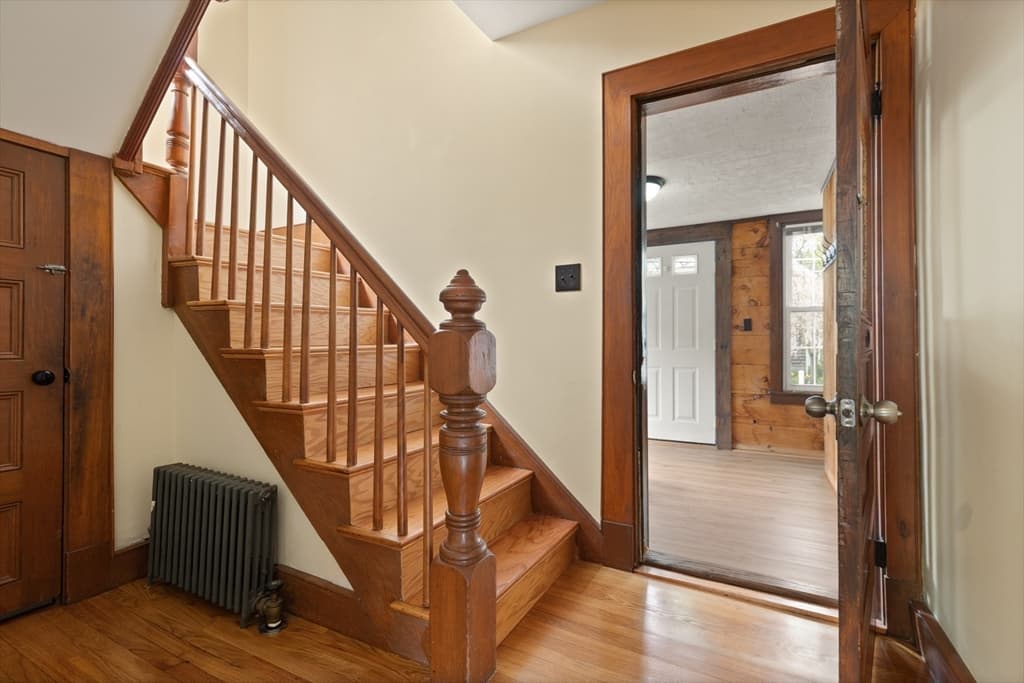299 Railroad Ave photo 4