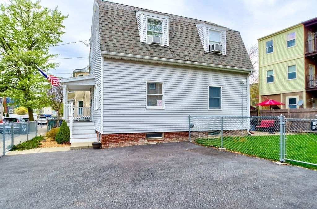 90 Alpine Street photo 4