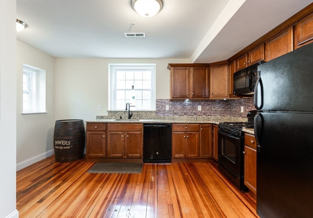 200 Rogers St #11 photo 5