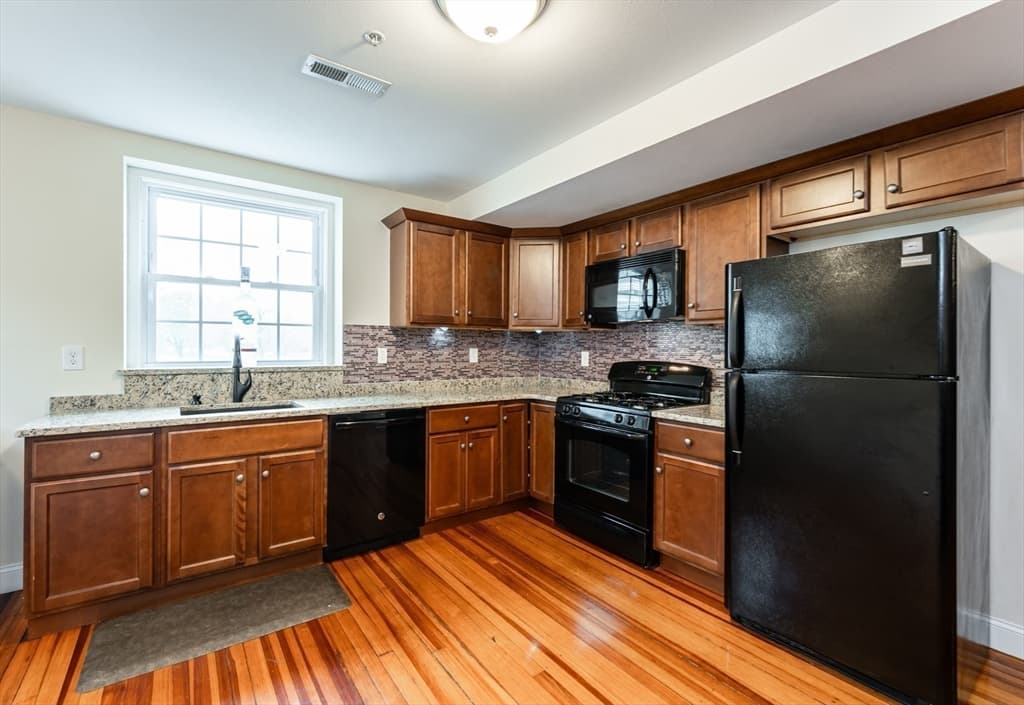200 Rogers St #11 photo 4