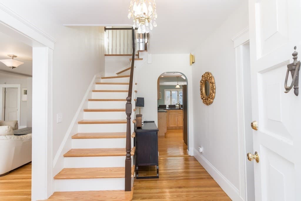 46 Cerdan Ave photo 3