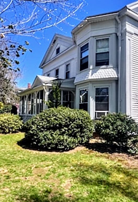 104 College St photo 2