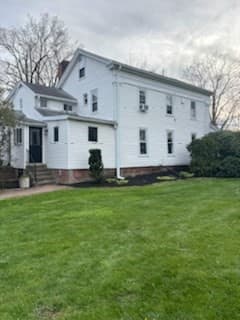 104 College St photo 3