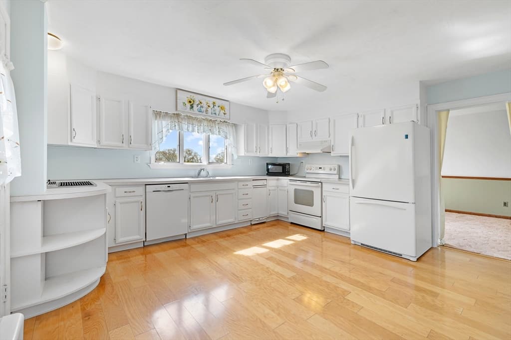 77 Coolidge Ave photo 5