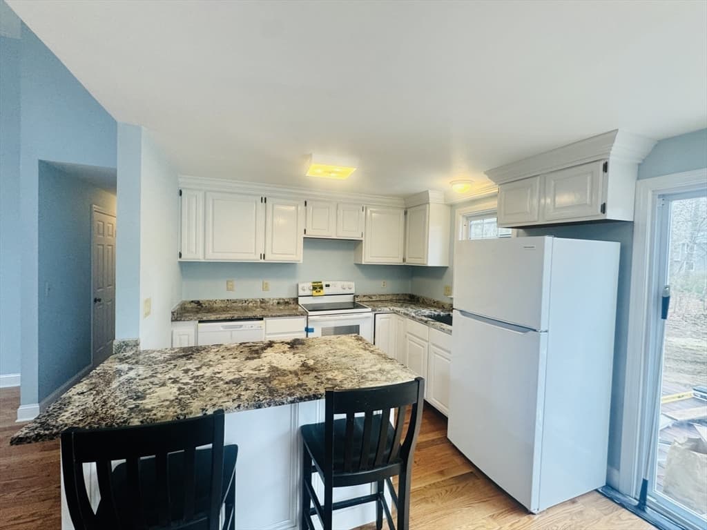 18 Nauset St photo 4
