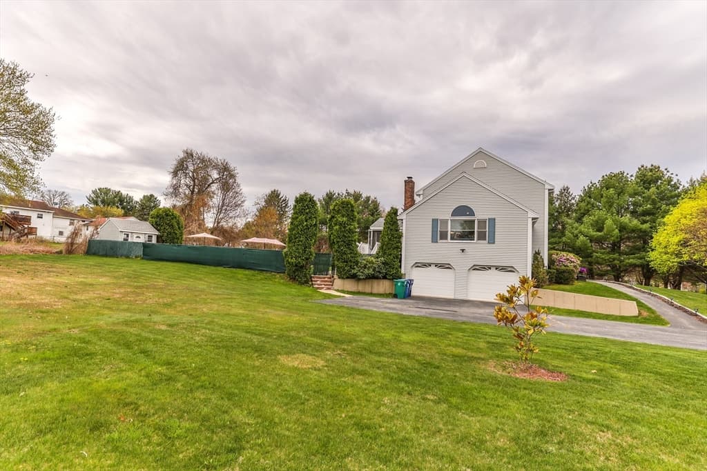 4 Todd Ln photo 3