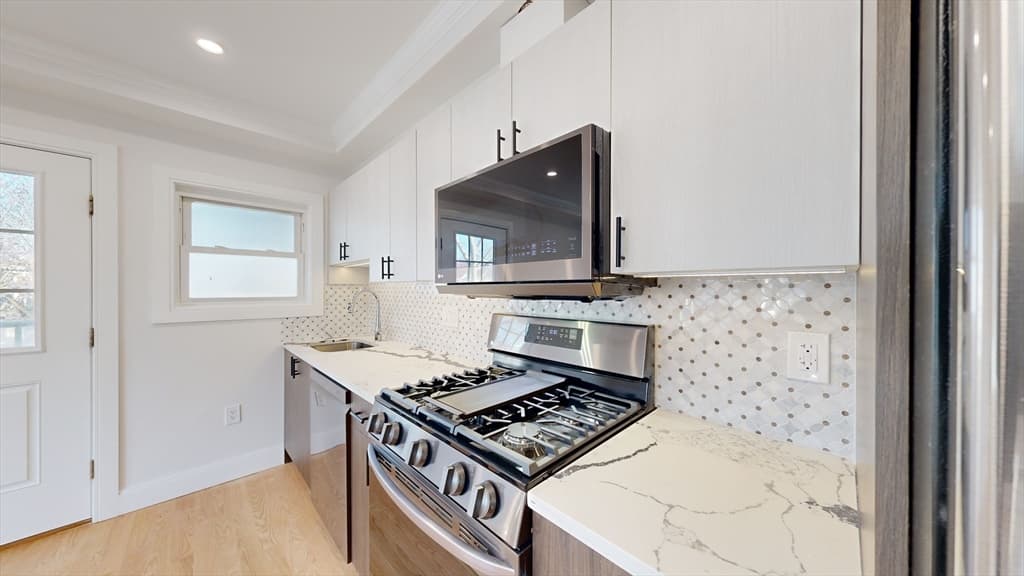 10 Brenton St #3 photo 4