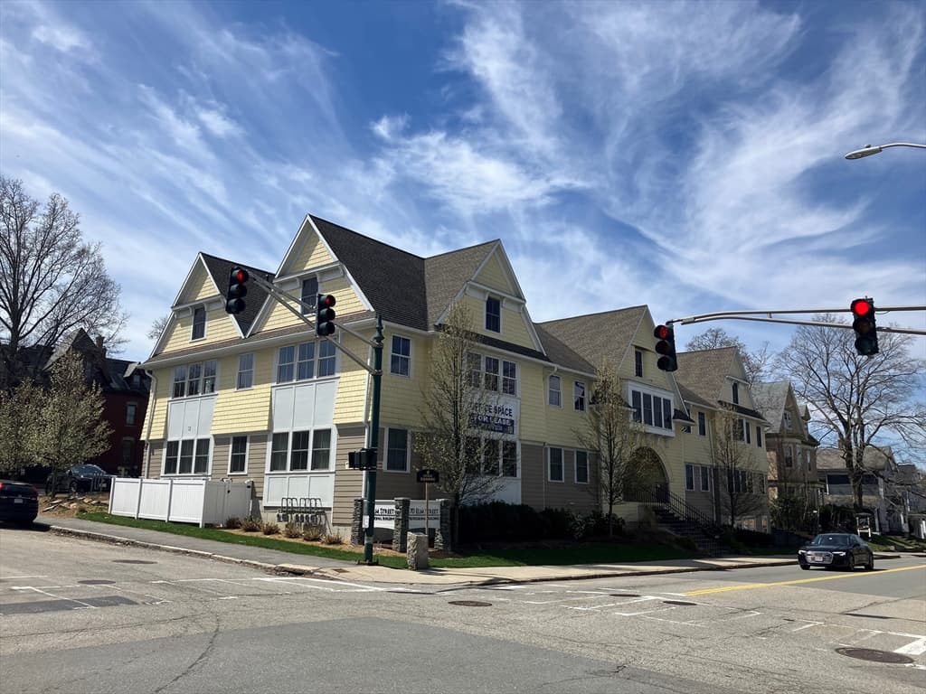70 Elm St photo 4