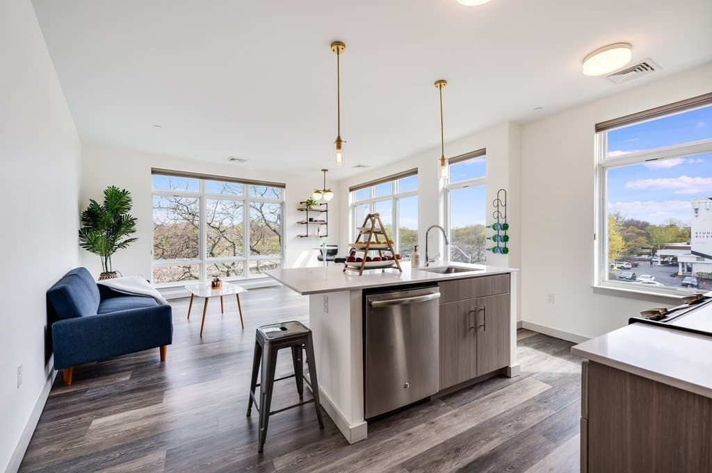 180 Telford St #311