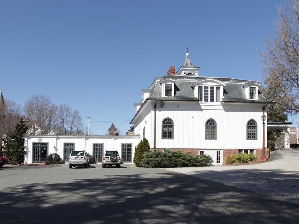19 Everett St
