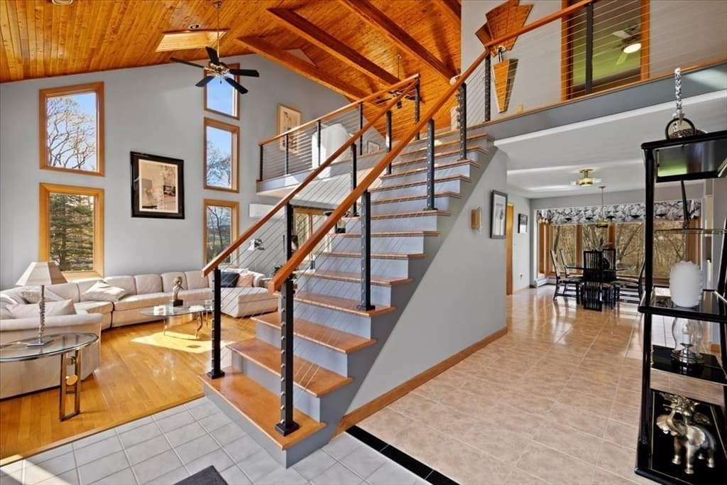 79 Lisa Dr photo 4