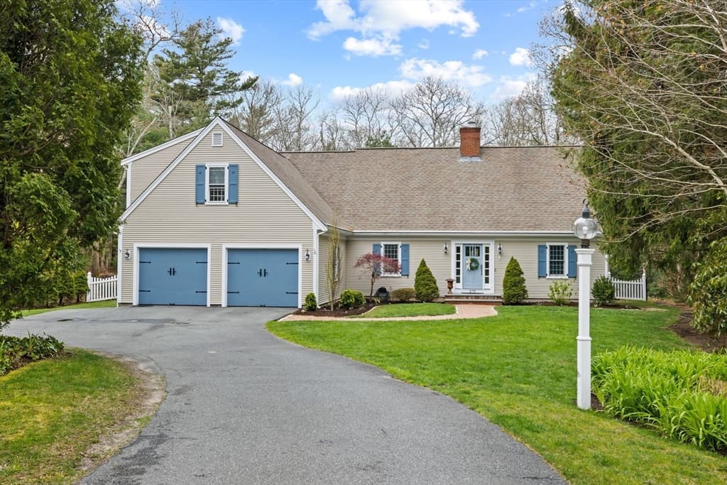 275 Olde Homestead Dr photo 2