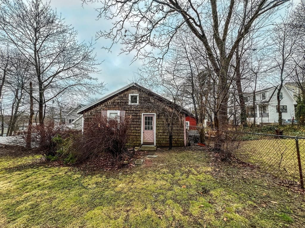 16 Planters Ln photo 3