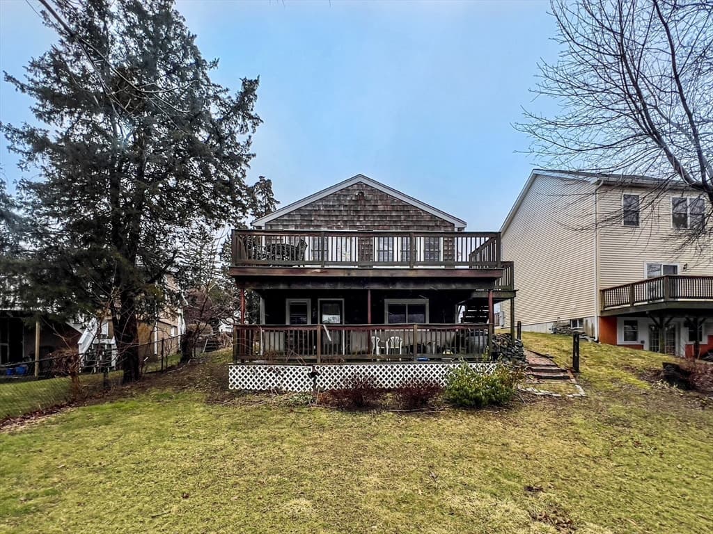 16 Planters Ln