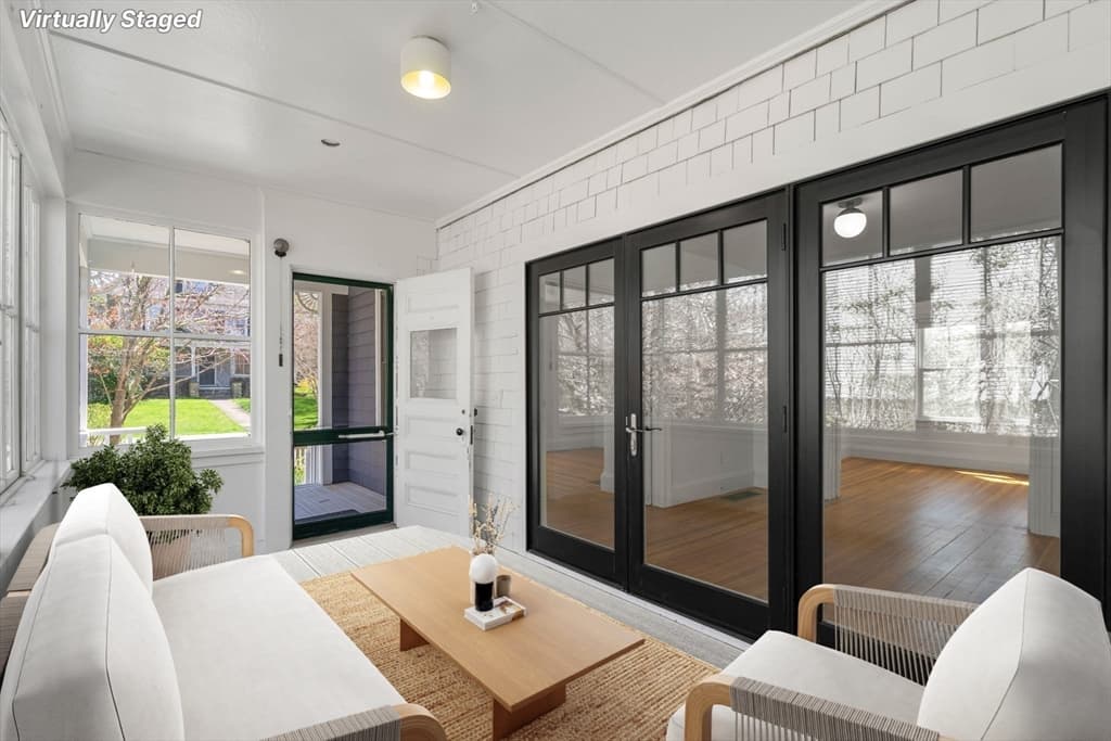 21 Cottage St photo 2