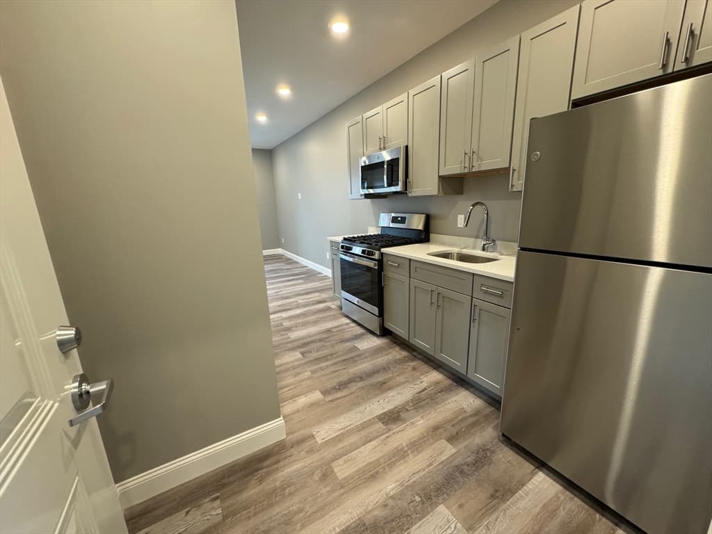 38 Walnut Ave #303 photo 2