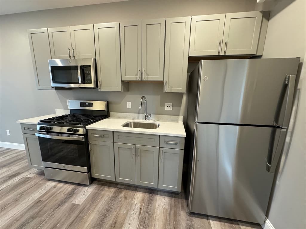 38 Walnut Ave #303 photo 3