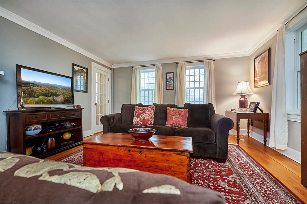 846 East Pleasant photo 4