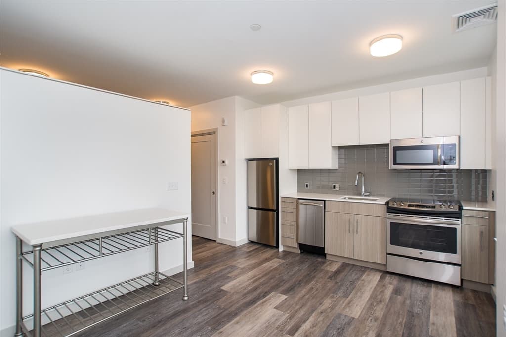 180 Telford Street #313 photo 2