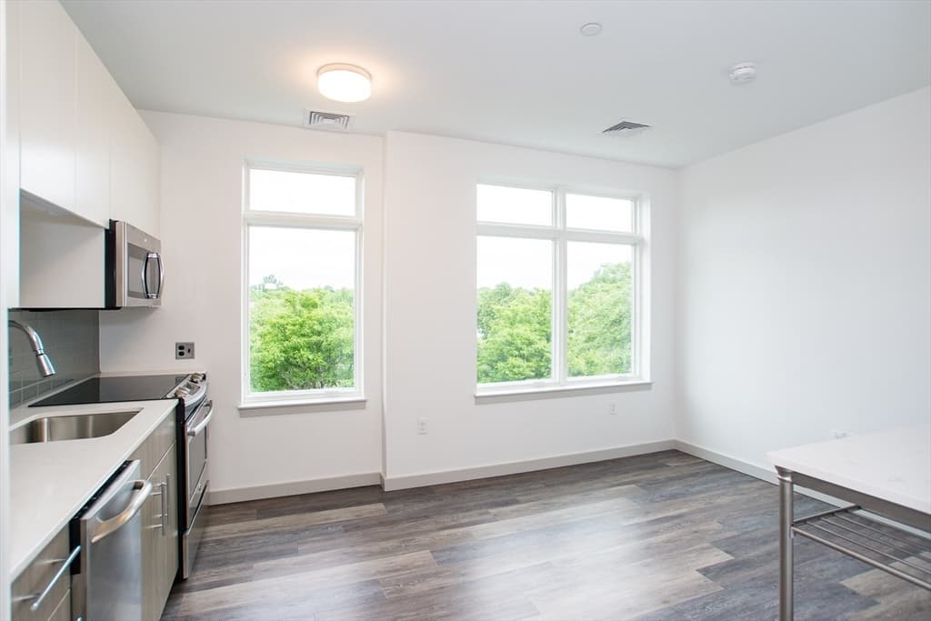 180 Telford Street #313 photo 3