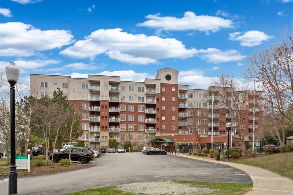 36 Village Rd #404