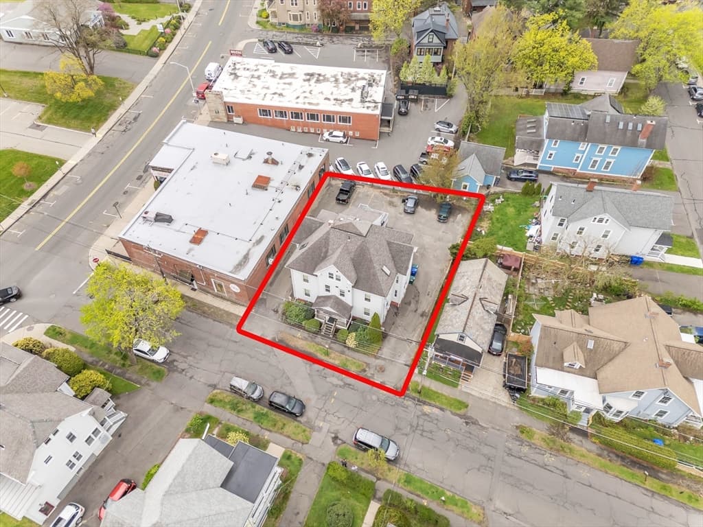 6 Trumbull Rd photo 3