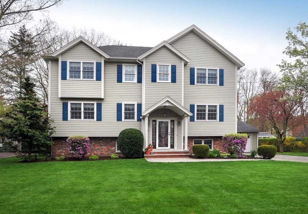74 Harvey Ln