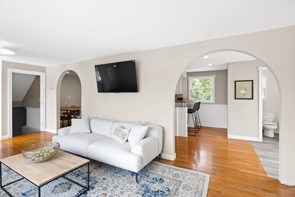 25 Warfield Ave photo 5