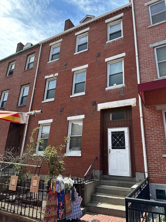 215 Harrison Ave photo 2