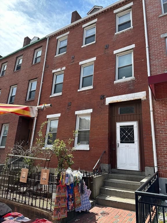 215 Harrison Ave