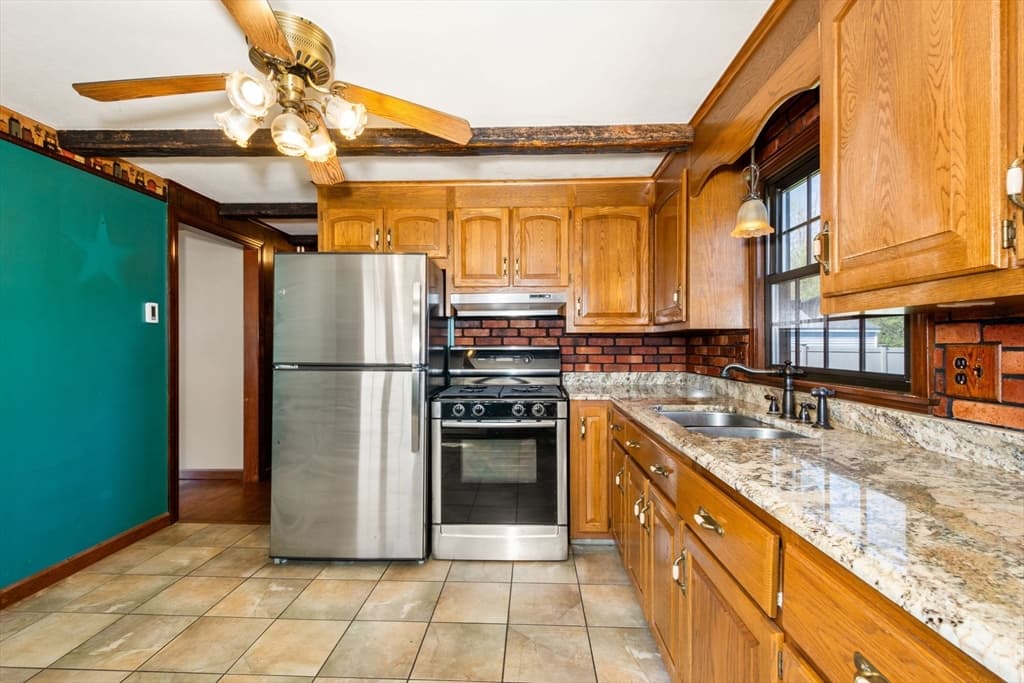 39 Pondview Dr photo 4